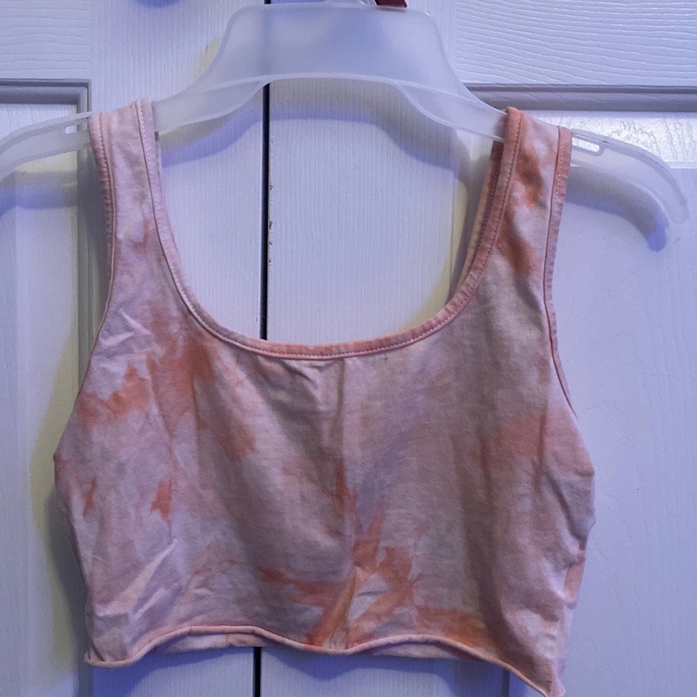 pink tank top